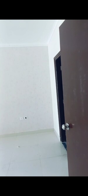 Furnished Amenities in 1 BHK Apartment at Cosmos Express 99, Sector 99 – for Sale