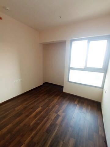 Room in 2 BHK Apartment at Piramal Vaikunth, Balkum Pada – for Sale