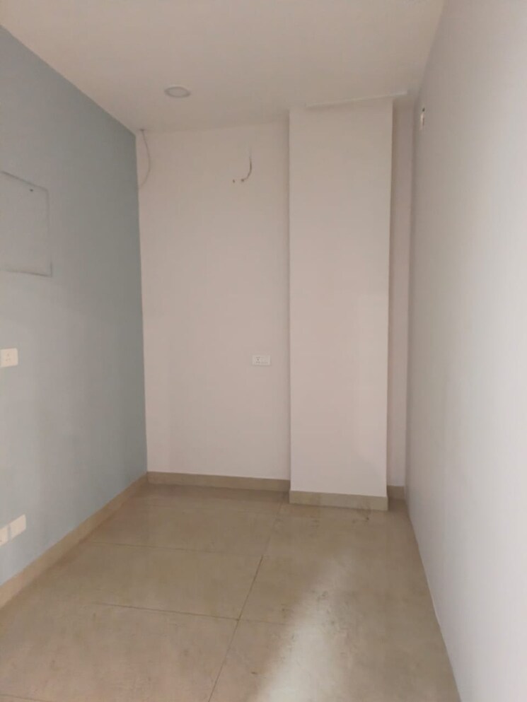 Team Area, green park extension Commercial Office Space 2000 Sq.Ft. In Green Park Extension Delhi 8852924