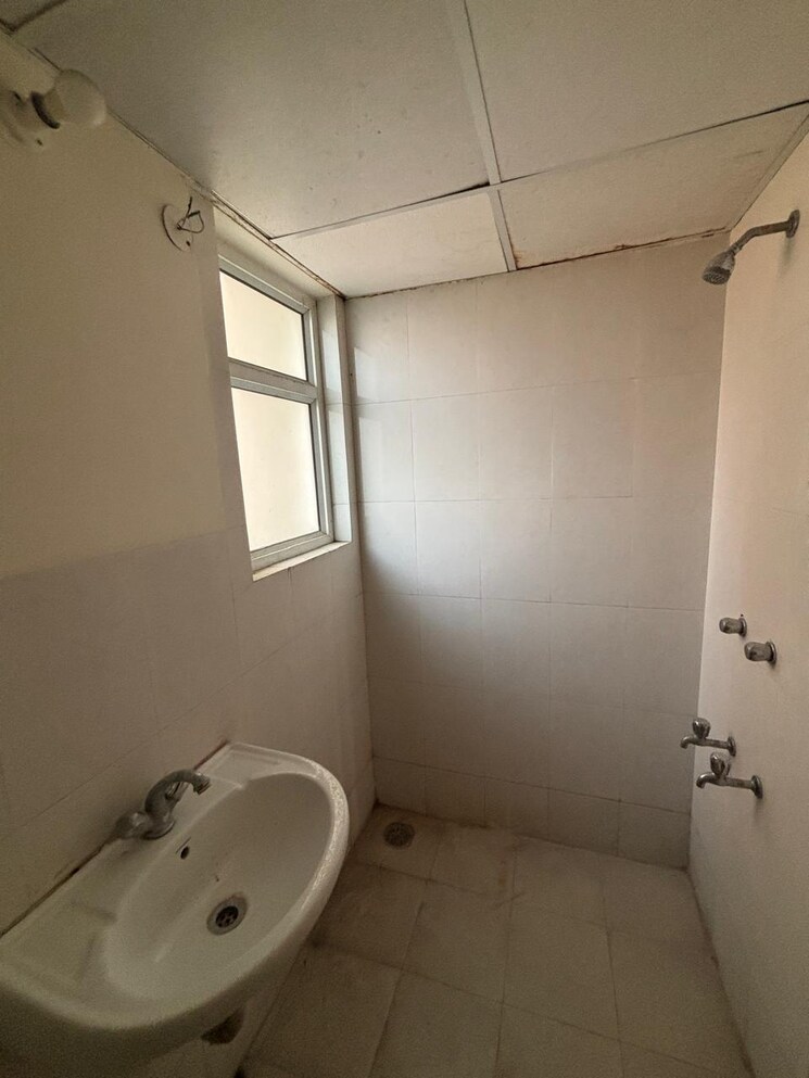 Bathroom, wave-dream-homes 2 Bedroom 808 Sq.Ft. Apartment In Wave City Ghaziabad 8852936