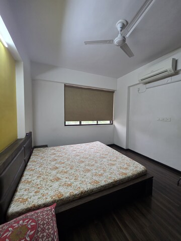 Bedroom in 3 BHK Apartment at Makarba – for Rent