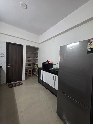 Room in 3 BHK Apartment at Makarba – for Rent