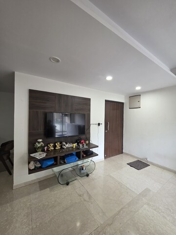 Room in 3 BHK Apartment at Makarba – for Rent
