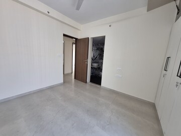 Room in 3 BHK Apartment at Dosti West County, Balkum Pada – for Sale