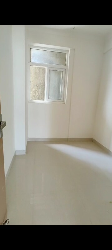 Room in 2.5 BHK Apartment at Pareena Coban Residences, Sector 99a – for Sale