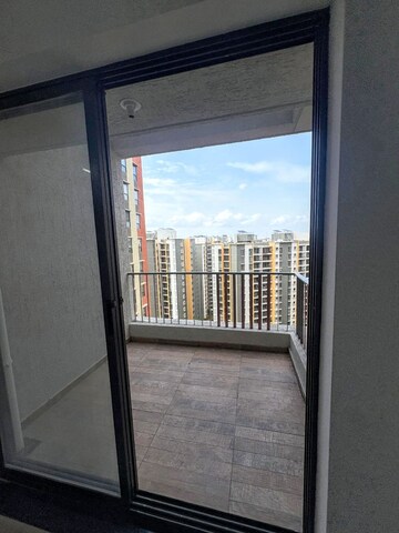 Room in 2 BHK Apartment at Shapoorji Pallonji Sensorium, Hinjewadi – for Rent