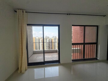 Room in 2 BHK Apartment at Shapoorji Pallonji Sensorium, Hinjewadi – for Rent