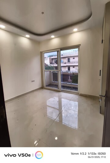 Room in 3 BHK Builder Floor at Rajouri Garden – for Rent