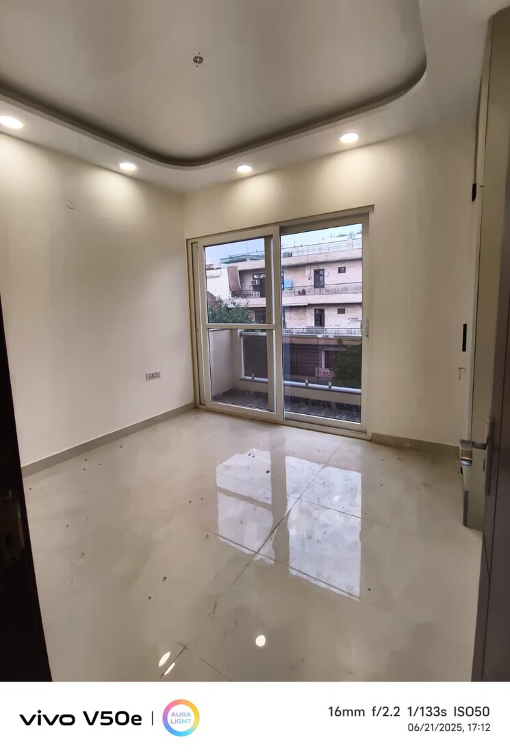 Room, rajouri garden 3 Bedroom 200 Sq.Yd. Builder Floor In Rajouri Garden Delhi 8853122