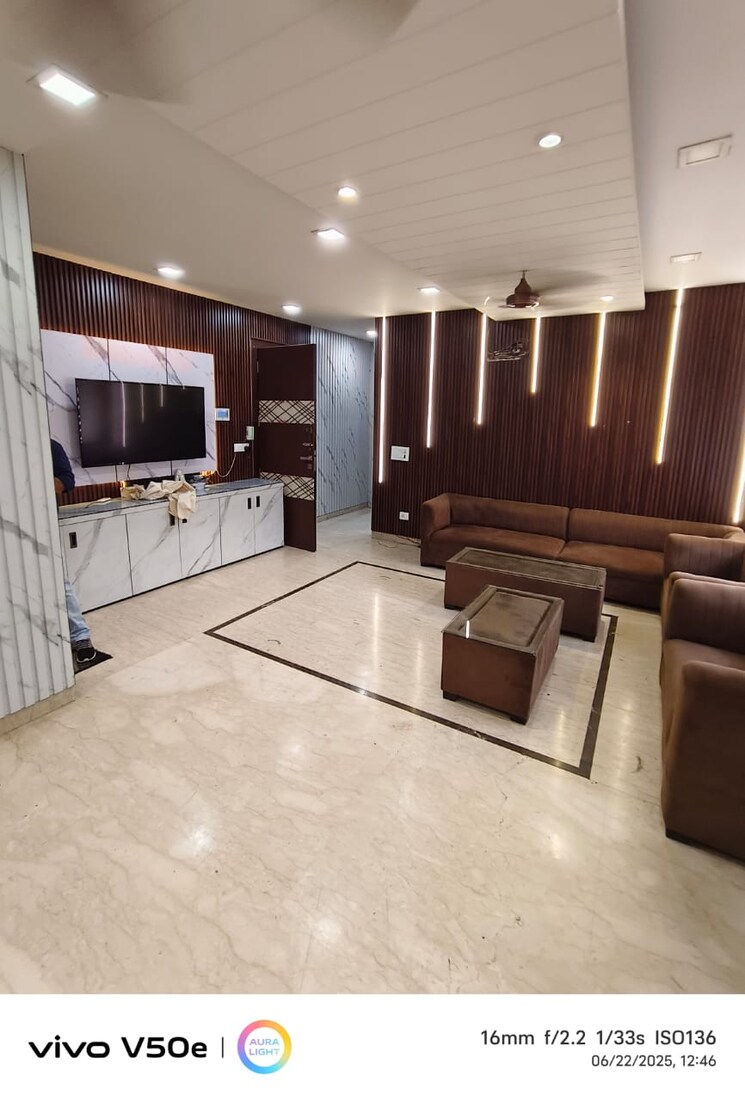 Living Room, rajouri garden 3 Bedroom 200 Sq.Yd. Builder Floor In Rajouri Garden Delhi 8853122