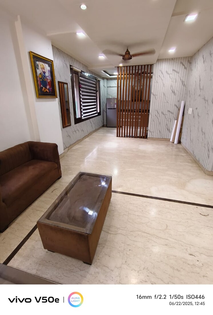 Living Room, rajouri garden 3 Bedroom 200 Sq.Yd. Builder Floor In Rajouri Garden Delhi 8853122