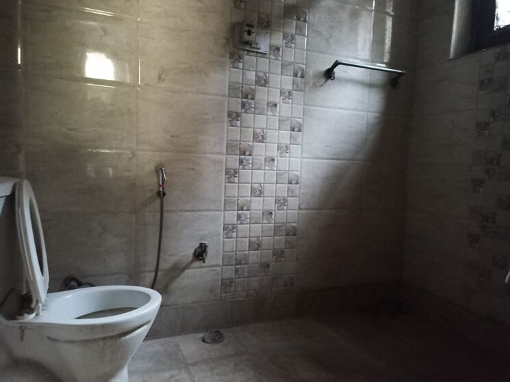 Bathroom, sector 36 3 Bedroom 1700 Sq.Ft. Builder Floor In Sector 36 Noida 8853085