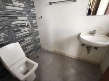 Bathroom in 4 BHK Apartment at SS Mayfield Gardens, Sector 51 – for Rent