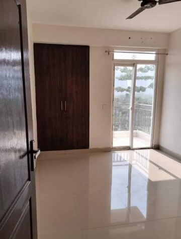 Room in 3 BHK Apartment at Aims Greens Avenue, Sector 4 Greater Noida – for Sale