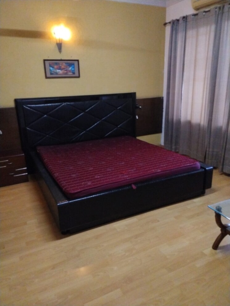 Bedroom, sector 26 3 Bedroom 500 Sq.Yd. Builder Floor In Sector 26 Gurgaon 8853164