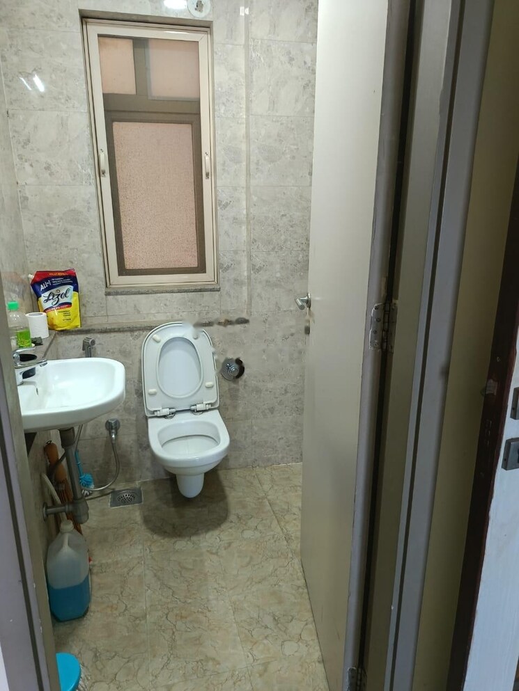 Bathroom, sheth-vasant-oasis 2 Bedroom 730 Sq.Ft. Apartment In Andheri East Mumbai 8853146