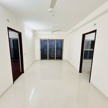 Room in 2 BHK Apartment at Amanora Ascent Towers, Amanora Park Town – for Sale