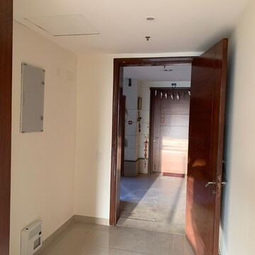Room in 4 BHK Apartment at Jaypee Imperial Court, Sector 128 – for Rent