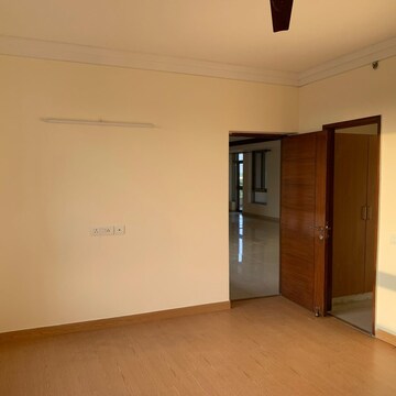 Room in 4 BHK Apartment at Jaypee Imperial Court, Sector 128 – for Rent