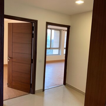 Room in 4 BHK Apartment at Jaypee Imperial Court, Sector 128 – for Rent