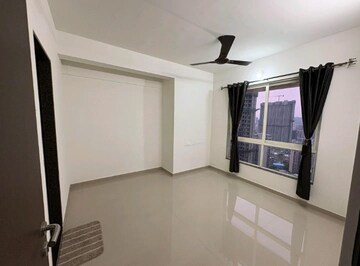 Room in 2 BHK Apartment at Kalpataru Immensa, Kolshet Road – for Rent