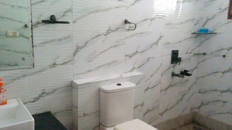 Bathroom, sector 50 4 Bedroom 250 Sq.Mt. Builder Floor In Sector 50 Noida 8853212