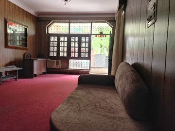 Living Room in 4 BHK Builder Floor at Sector 50 – for Rent