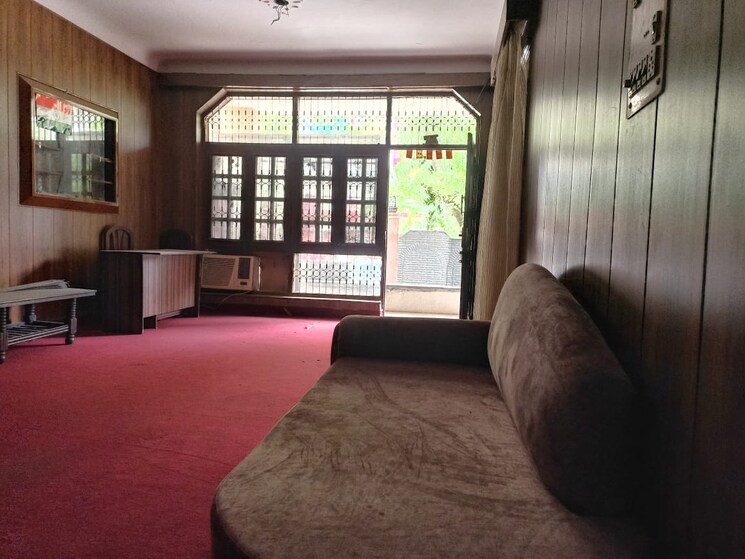 Living Room, sector 50 4 Bedroom 250 Sq.Mt. Builder Floor In Sector 50 Noida 8853212