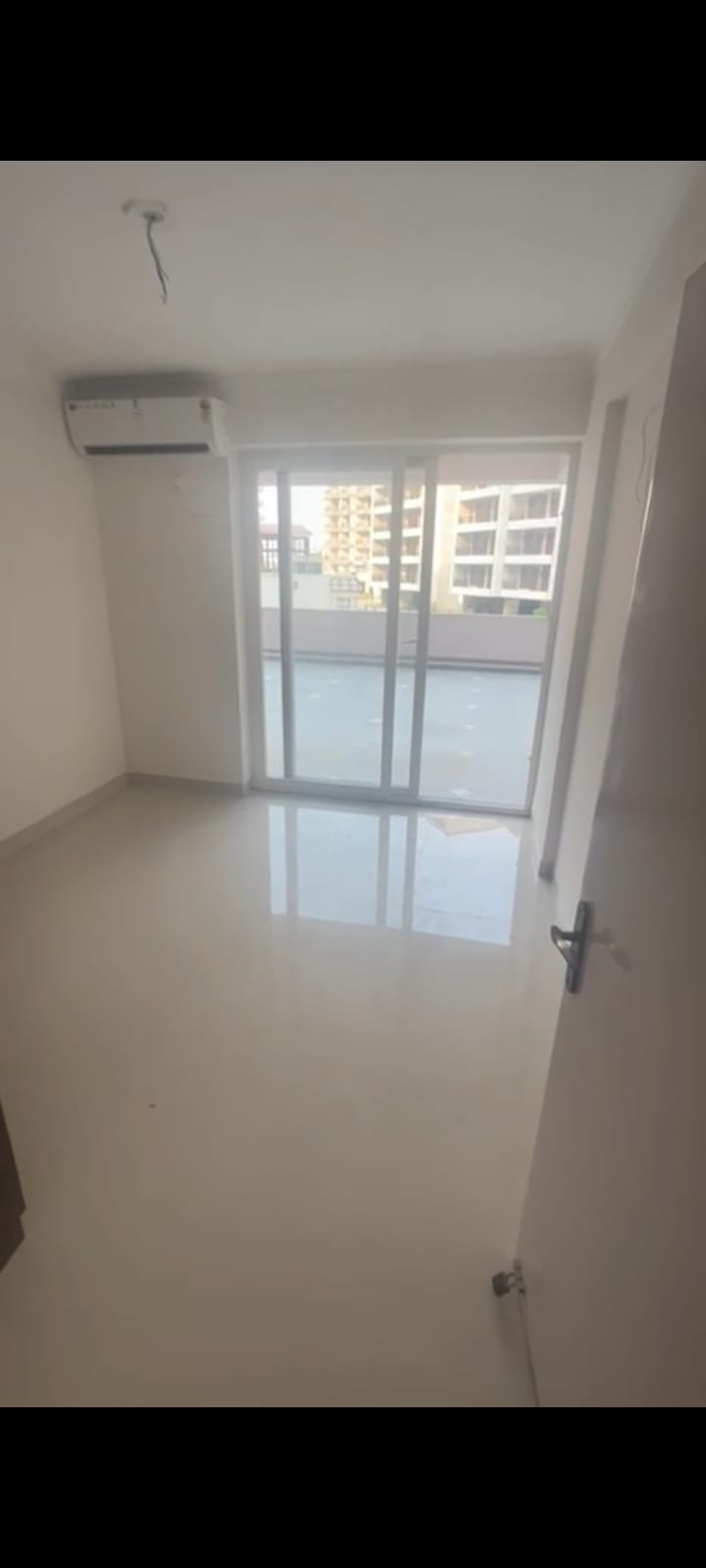 2 BHK Apartment For Sale in Tata La Vida