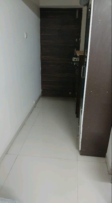 Room in 2 BHK Apartment at Lodha Casa Viva, Majiwada – for Rent