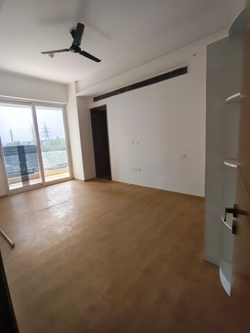 Room in 4 BHK Apartment at Antriksh Golf View, Sector 78 – for Rent