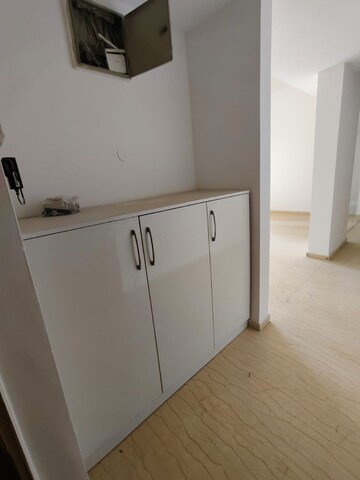Room in 4 BHK Apartment at Antriksh Golf View, Sector 78 – for Rent