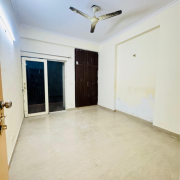 Room in 3 BHK Apartment at Antriksh Golf View, Sector 78 – for Rent