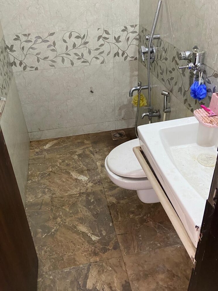 Bathroom, panchvati-chs-powai 3 Bedroom 1300 Sq.Ft. Apartment In Powai Mumbai 8853284