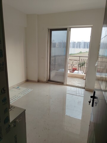 Room in 2.5 BHK Apartment at Signature The Millennia 2, Sector 37d – for Rent