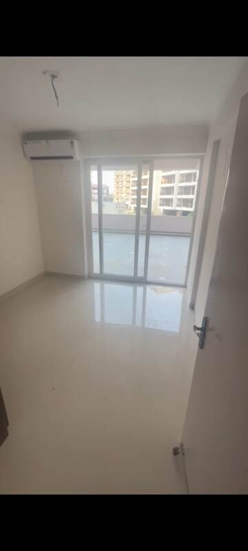 Room in 3 BHK Apartment at Shapoorji Pallonji Joyville Gurgaon, Sector 102 – for Sale