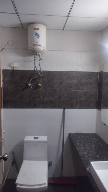 Furnished Amenities in 1 BHK Apartment at Paramount Golfforeste, Zeta I Greater Noida – for Rent