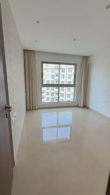 Room in 2 BHK Apartment at Hiranandani Highland, Powai – for Rent