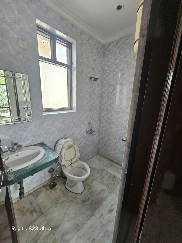 Bathroom, sas-tower 1 Bedroom 700 Sq.Ft. Apartment In Sector 38 Gurgaon 8853341