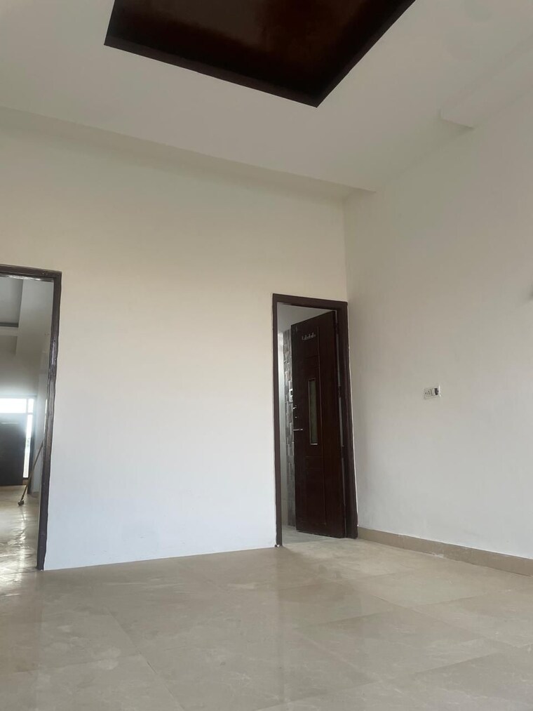 Room, dhakoli 3 Bedroom 192 Sq.Yd. Apartment In Dhakoli Zirakpur 8853359