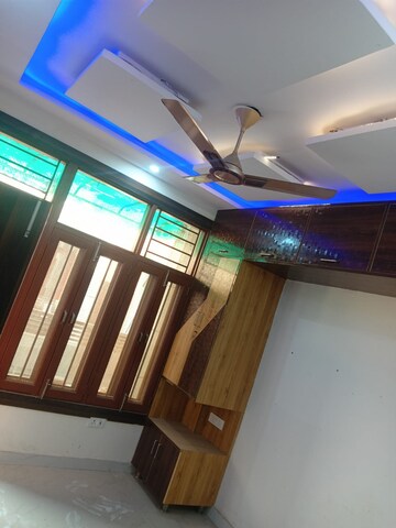 Furnished Amenities in 3 BHK Builder Floor at Dwarka Mor – for Rent