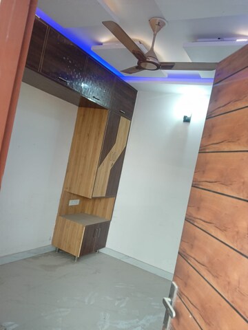 Furnished Amenities in 3 BHK Builder Floor at Dwarka Mor – for Rent