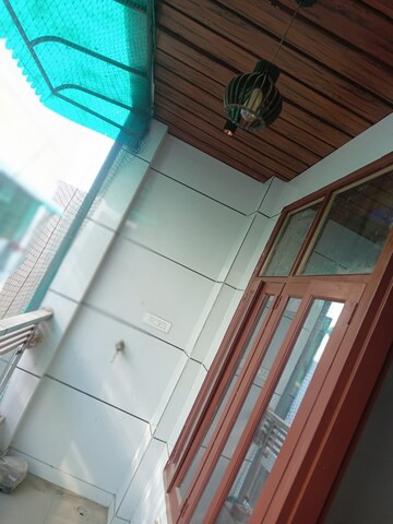 Furnished Amenities in 3 BHK Builder Floor at Dwarka Mor – for Rent