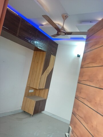 Furnished Amenities in 3 BHK Builder Floor at Dwarka Mor – for Rent