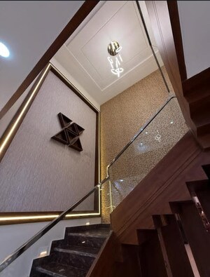 Furnished Amenities in 2.5 BHK Builder Floor at Sector 35 – for Sale