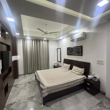 Bedroom in 3 BHK Apartment at DLF Windsor Court, Dlf Phase iv – for Sale