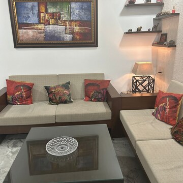 Furnished Amenities in 3 BHK Apartment at DLF Windsor Court, Dlf Phase iv – for Sale