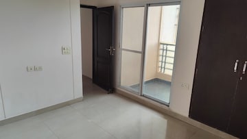 Room in 2.5 BHK Apartment at Nimbus Express Park View - II, Chi V Greater Noida – for Sale