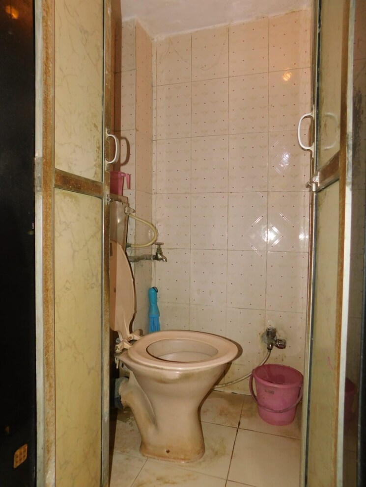 Bathroom, railwaymens-apna-ghar-chs 1 Bedroom 460 Sq.Ft. Apartment In Jogeshwari East Mumbai 8853445