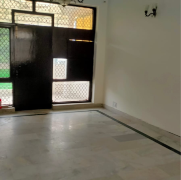 Room in 3 BHK Builder Floor at Ashoka Enclave 3, Subash Nagar – for Rent